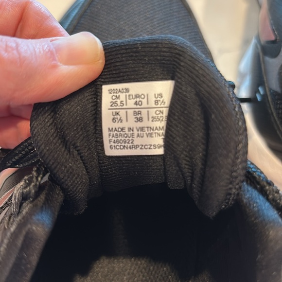 ASICS Gel Tennis Shoe - Picture 3 of 4